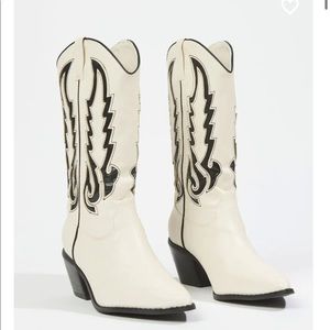 Norva Boots By Billini